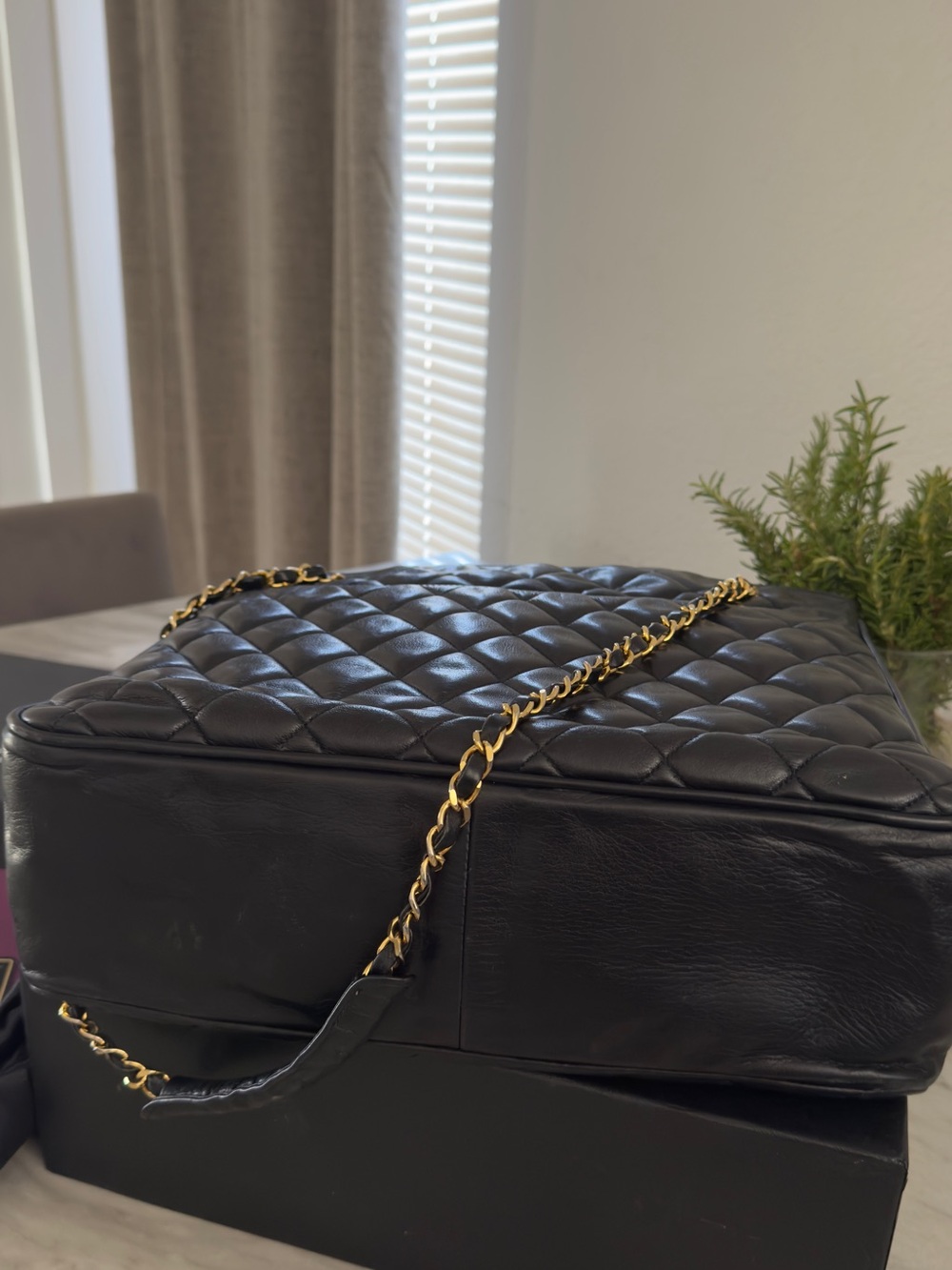 CHANEL Black Quilted Lambskin Shoulder Bag with Gold Chain - Picture 8 of 16